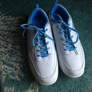 Strikeforce tennis shoes